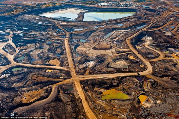 Τα σημάδια που έμειναν από την εξόρυξη άμμου πετρελαίου στην Καναδική επαρχία της Alberta