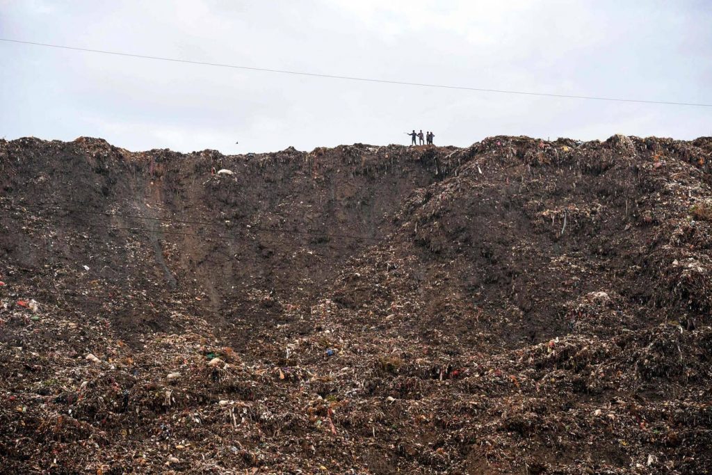 garbage_mountain.jpg garbage mountain
