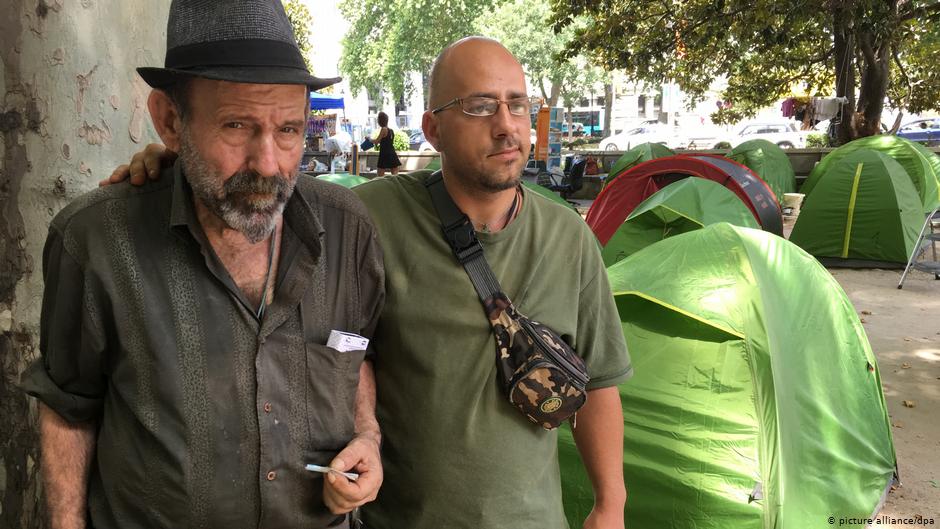 49744568_403.jpg O Πάπι και ο Κόνσταντιν διεδικούν βασικά δικαιώματα για τους αστέγους