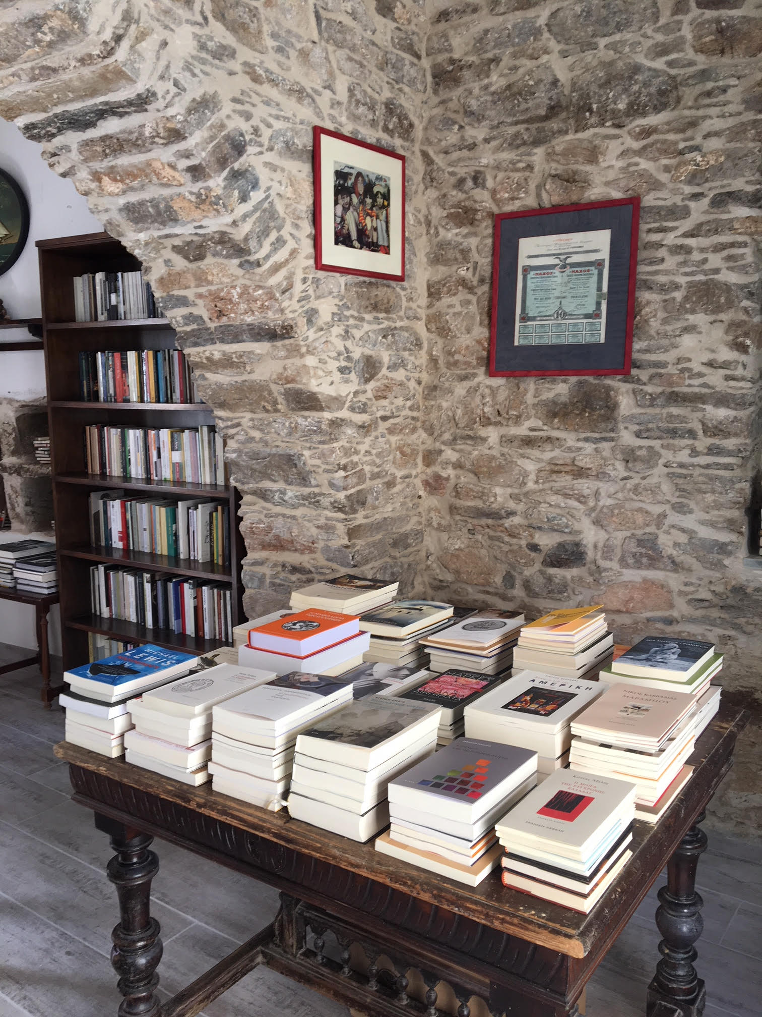 bibliopoleiosikinoy.jpg vivlipolio sikinos