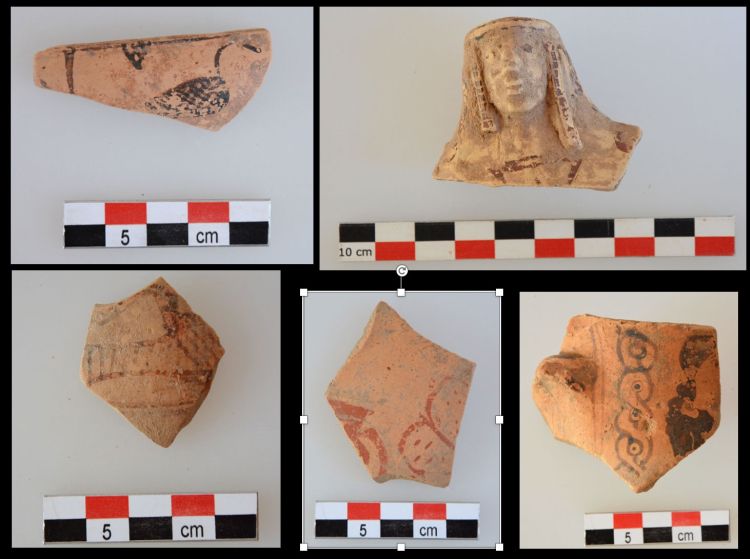 kithnos2.jpg Θραύσματα αγγείων των αρχαϊκών χρόνων από την περιοχή του ιερού.