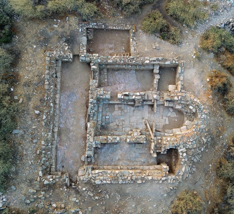 kithnos4.jpg Αεροφωτογραφία της τρίκλιτης βασιλικής