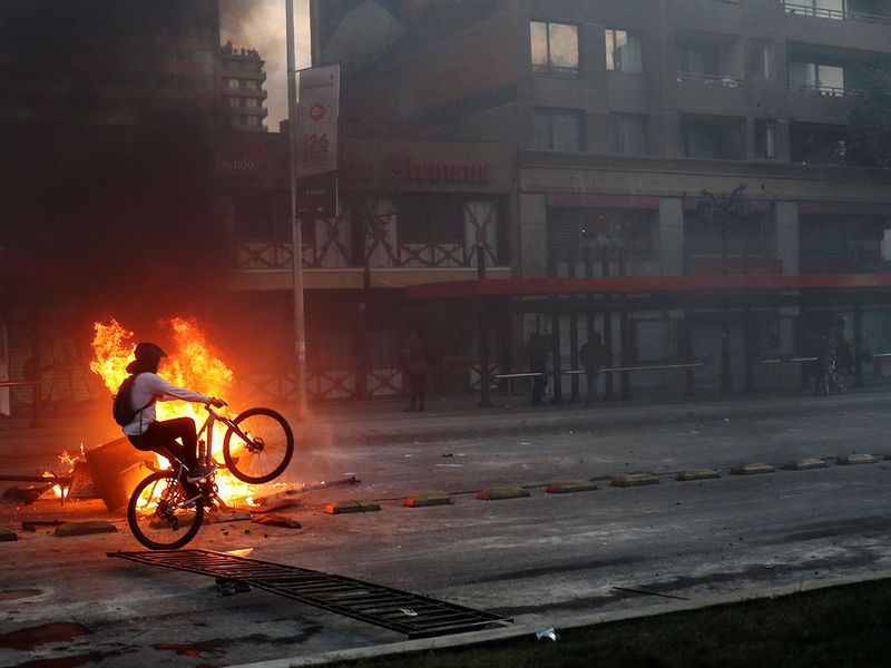 chile-protests-in-pictures_16de7940a0d_original-ratio.jpg