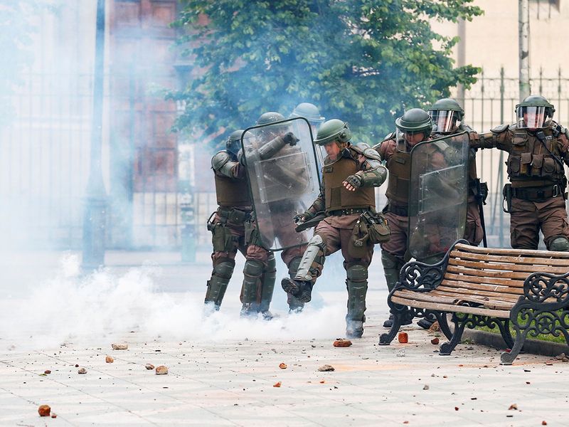 chile-protests-in-pictures_16de7940aa8_original-ratio.jpg