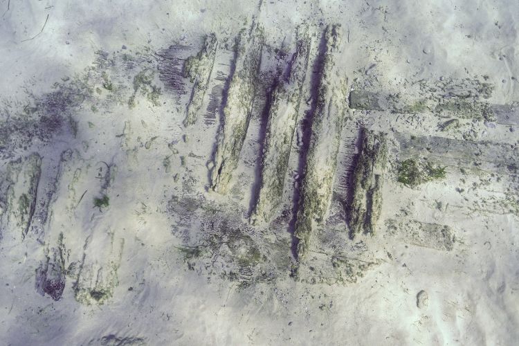 kasos04.jpg Εικόνα 4. Νομείς και πέτσωμα ναυαγίου των χρόνων της Ελληνικής Επανάστασης (φωτ. F. Kvalo)