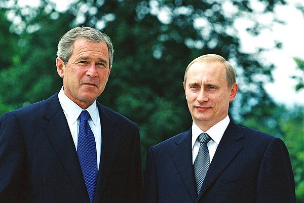 Βλαντίμιρ Πούτιν και Τζορτζ Μπους