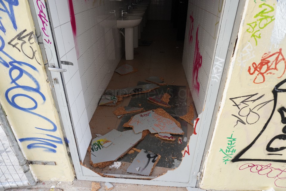koumpes_gymnasio_vandalismoi1.jpg koumpes_gymnasio_vandalismoi1.jpg