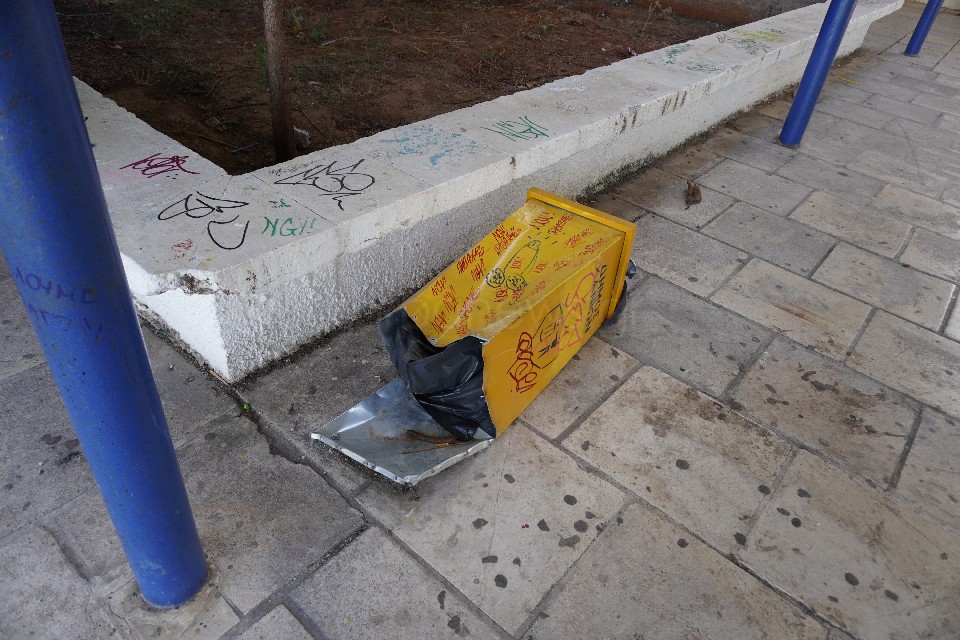 koumpes_gymnasio_vandalismoi18.jpg koumpes_gymnasio_vandalismoi18.jpg