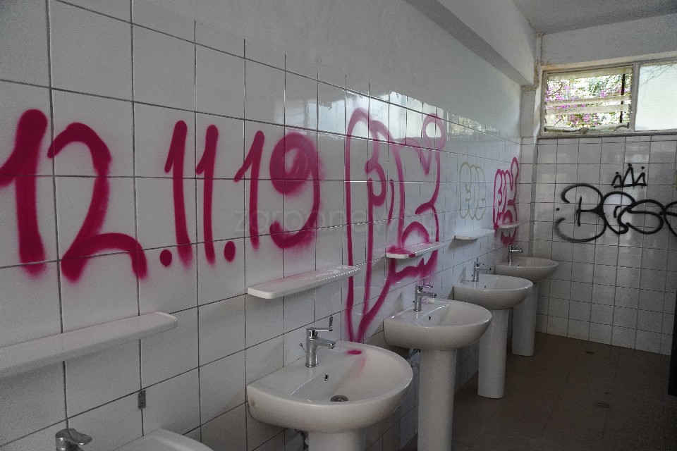 koumpes_gymnasio_vandalismoi3.jpg koumpes_gymnasio_vandalismoi3.jpg