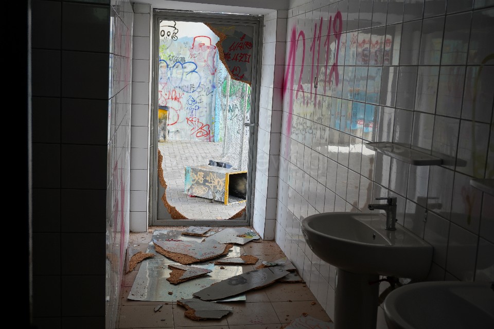 koumpes_gymnasio_vandalismoi6.jpg koumpes_gymnasio_vandalismoi6.jpg