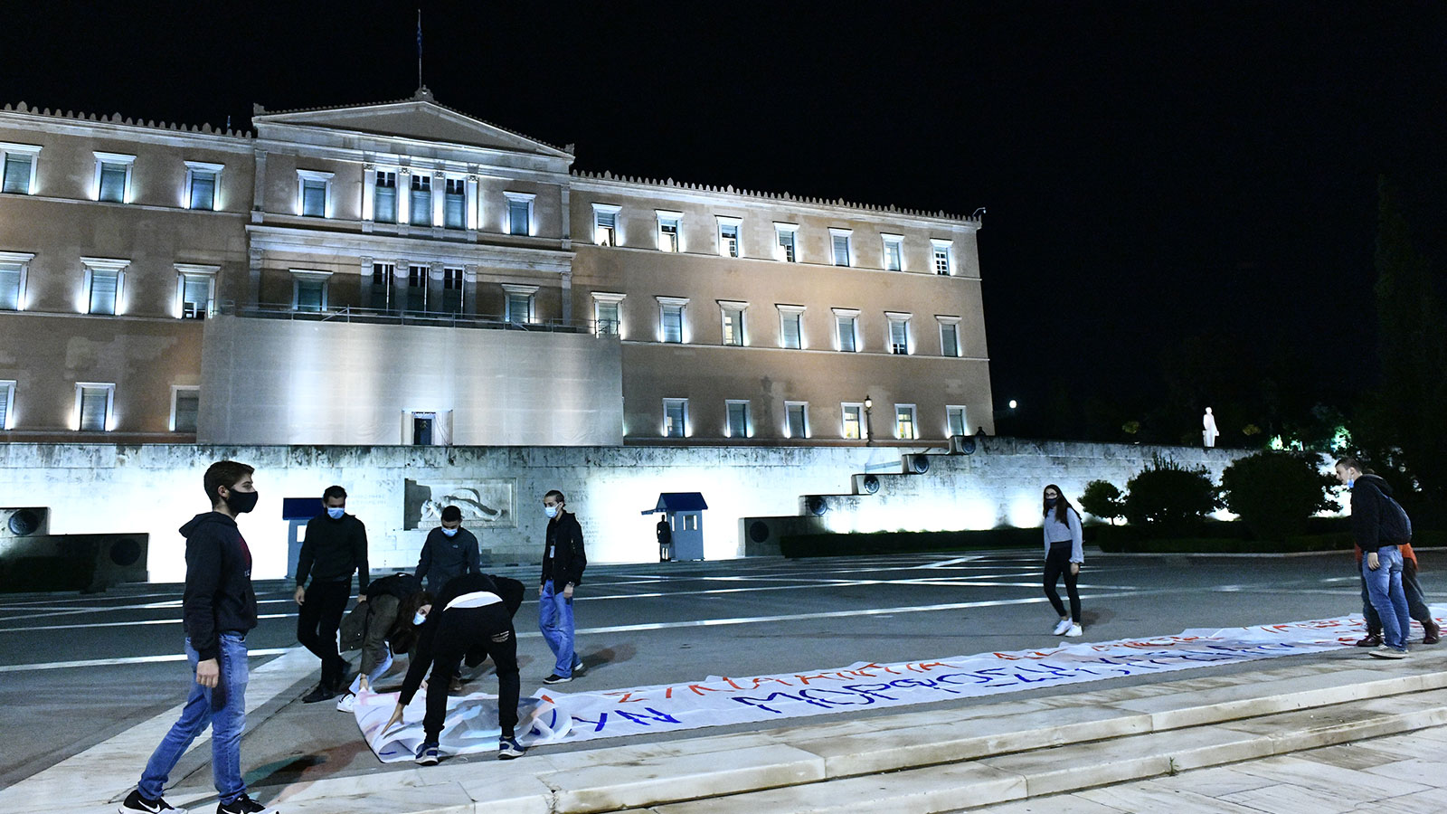 kne-pano-syntagma-2.jpg