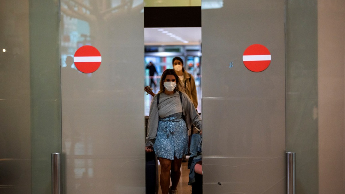 αεροδρόμιο κορονοίος πτήσεις απαγόρευση μάσκες