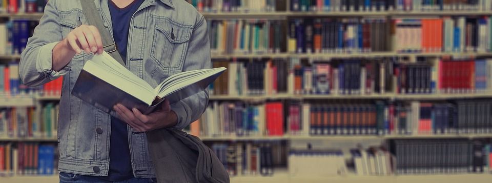 panellinies_exetaseis_mathitis_foititis_bibliothiki_biblia.jpg πανελλήνιες εξετάσεις, μαθητής, φοιτητής, βιβλιοθήκη, βιβλία