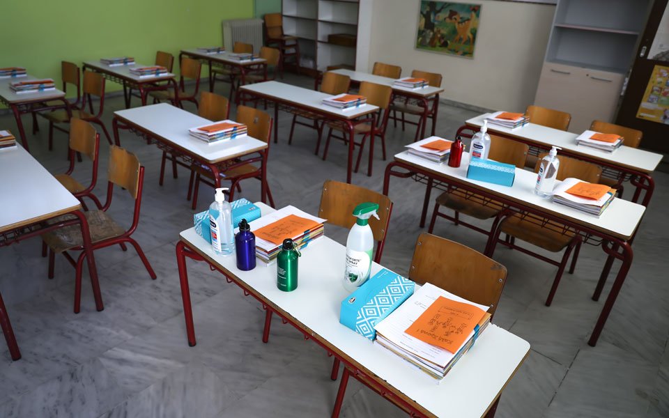 sholeia_pote_anoigoyn.jpg σχολεία πότε ανοίγουν αίθουσα