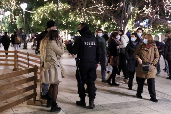 suntagma-elegxoi.jpg Έλεγχοι στο Σύνταγμα για την τήρηση των μέτρων έναντι του κορονοϊού