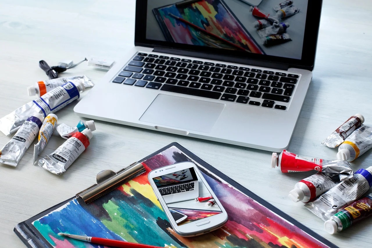 painting_laptop.jpg painting_laptop.jpg