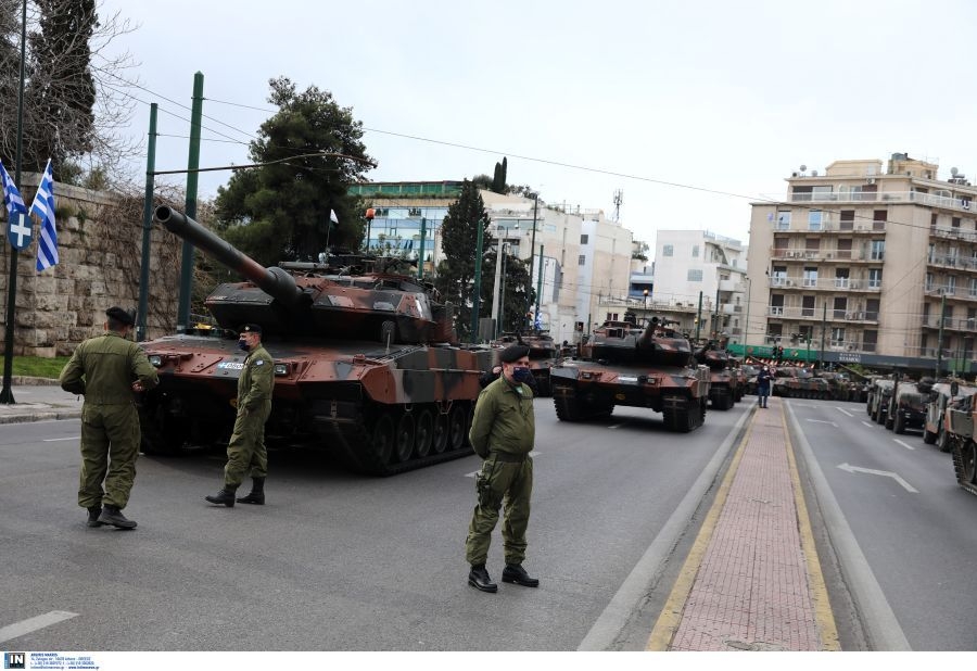 στρατιωτικά στιγμιότυπα