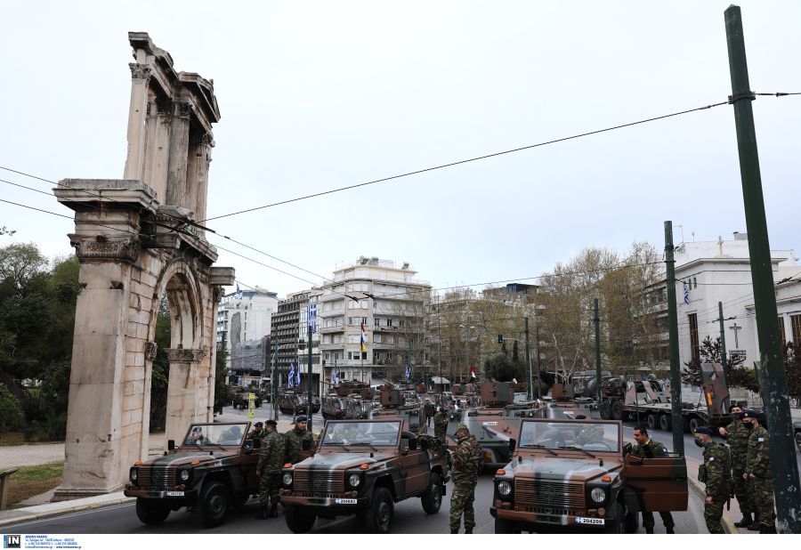 στρατιωτικά στιγμιότυπα