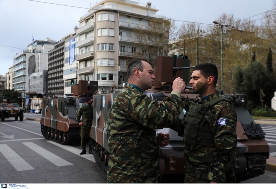 στρατιωτικά στιγμιότυπα