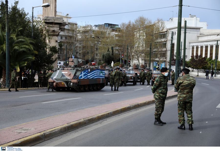 στρατιωτικά στιγμιότυπα