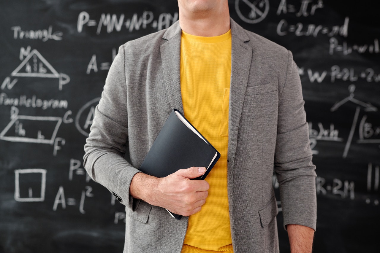 daskalos_teacher_pinakas_blackboard.jpg Πανελλήνιες 2021: Οι βάσεις για τις Παιδαγωγικές Σχολές