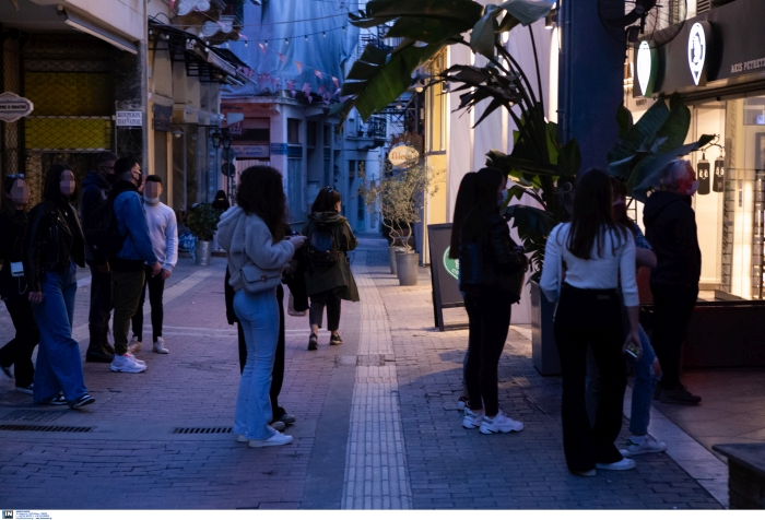 kosmos_oyres_pandimia_koronoios.jpg κόσμος ουρές πανδημία κορονοϊός