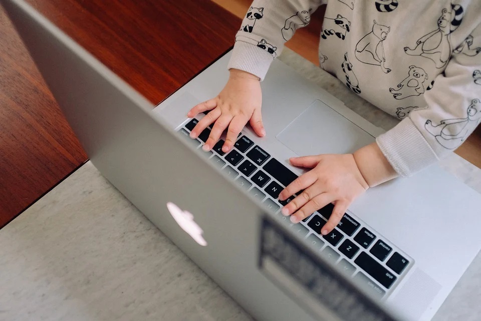 pc_laptop_paidia.jpg pc_laptop_paidia.jpg
