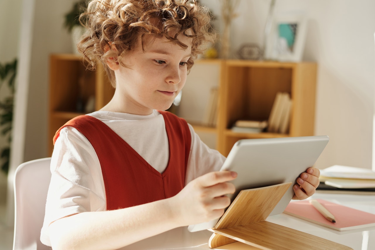 tablet_paidi_mathits.jpg Voucher 200€: Χιλιάδες λάθη στις αιτήσεις - Πώς διορθώνονται
