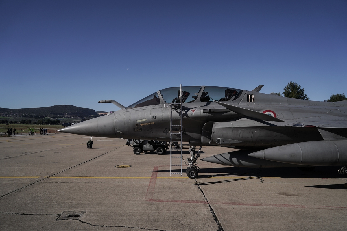 eab_aeroporia.jpg eab_aeroporia.jpg
