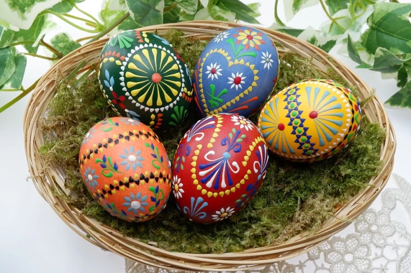 Κόκκινα αυγά, λαογραφία και παράδοση