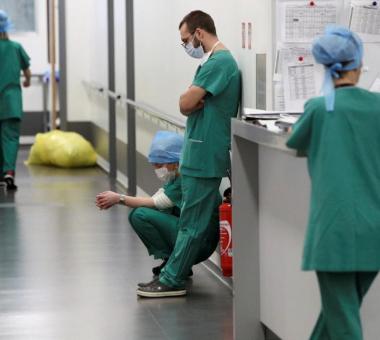 γιατροί σε νοσοκομείο