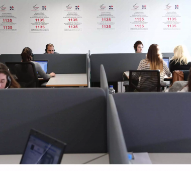 Εργαζόμενοι δημόσιοι υπάλληλοι