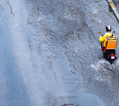 Delivery κατά τη διάρκεια βροχής