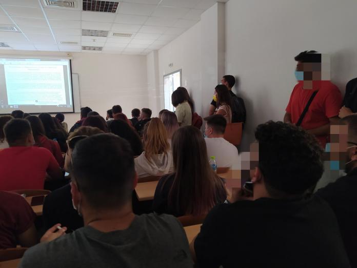 foitites_toy_tmimatos_mihanikon_epistimis_ton_ylikon_2.jpg Φοιτητές του τμήματος Μηχανικών Επιστήμης των Υλικών