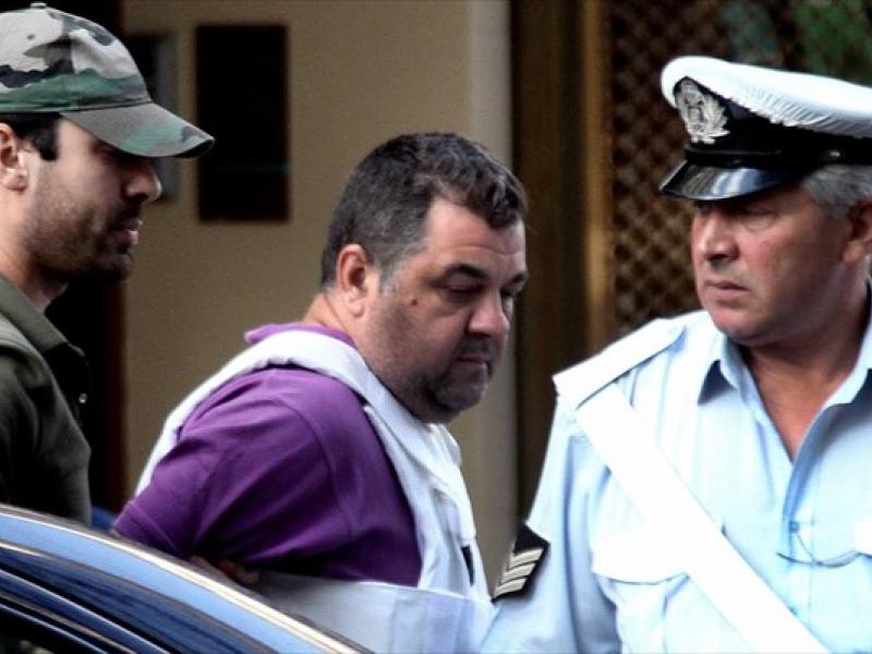 βγαίνω με κάποιον στρατιωτικό.
