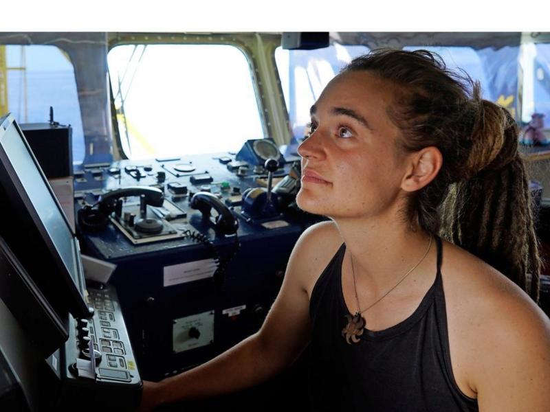 Η Καρόλα Ρακέτε καλεί την ΕΕ να βρει λύση για τους μετανάστες που διασώζονται στη θάλασσα