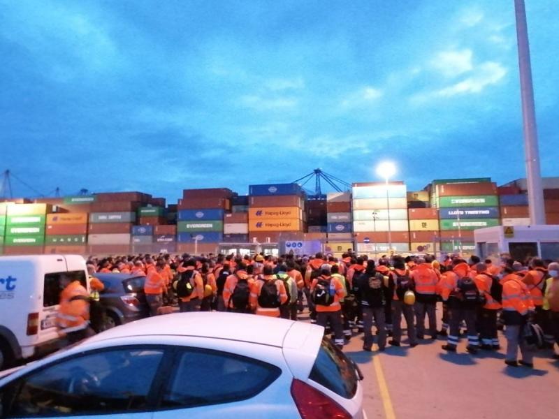 Εργατικό δυστύχημα στο λιμάνι του Πειραιά: Εργαζόμενος χτυπήθηκε από γερανογέφυρα