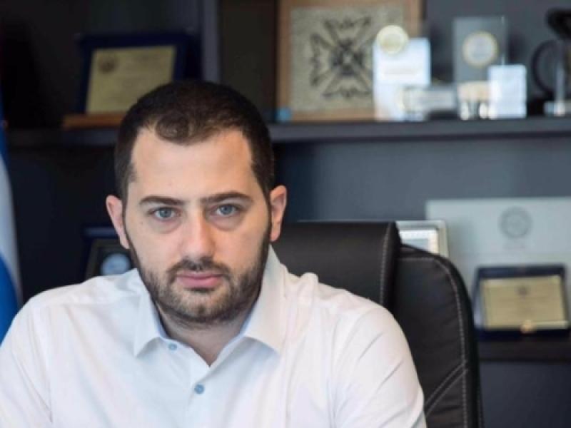 Περιφερειάρχης «αδειάζει» Κεραμέως: Αναλαμβάνω μισθούς εκπαιδευτικών!