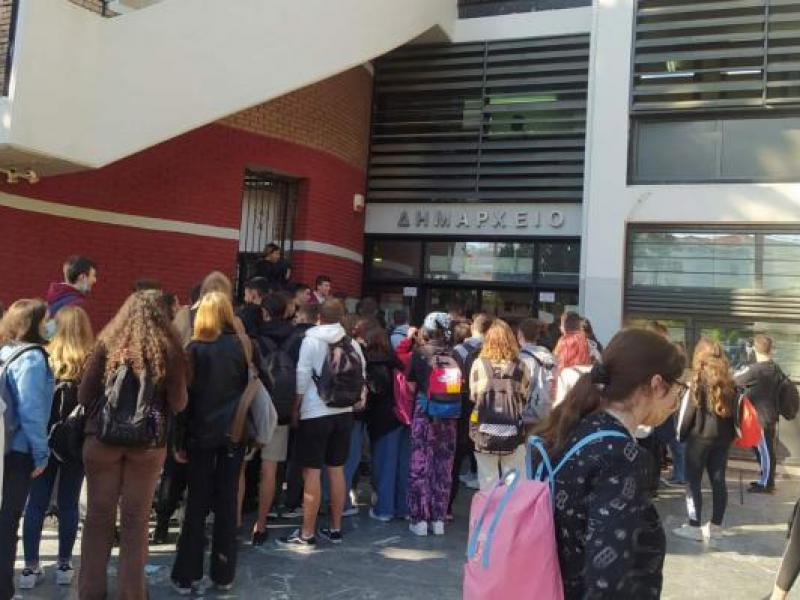 Συγχωνεύσεις: Αντιδράσεις για τη συγχώνευση μεγάλων σχολείων στην Πάτρα