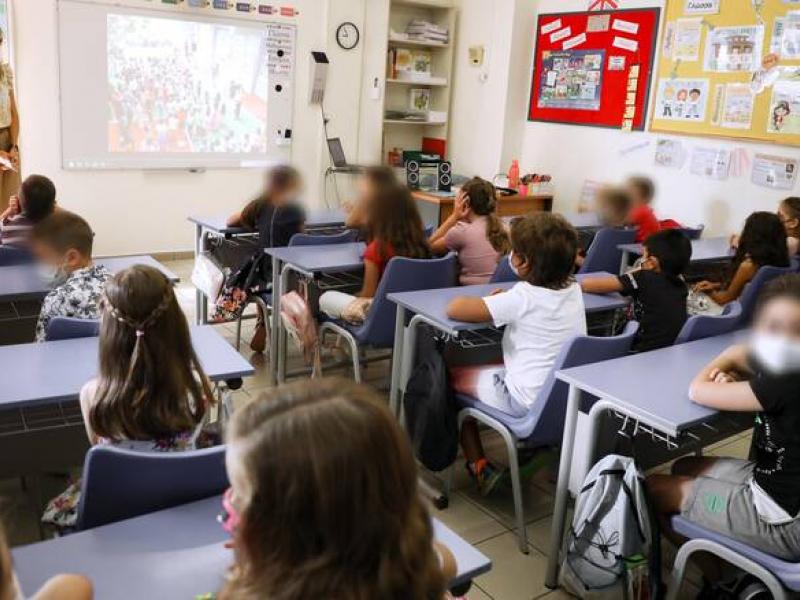 Σχολεία: Αλχημείες με τα κρούσματα και με τον αριθμό των τμημάτων που κλείνουν