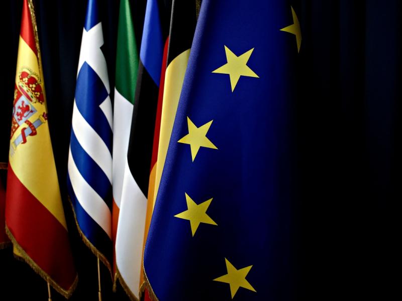 Το Δικαστήριο της ΕΕ προσλαμβάνει «γλωσσομαθείς νομικούς»