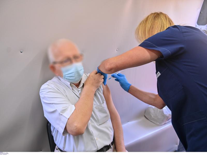 Βουλγαρία: Αυξάνονται οι συντάξεις σε ηλικιωμένους που εμβολιάζονται