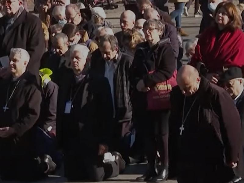 Σεξουαλική κακοποίηση χιλιάδων παιδιών στη γαλλική εκκλησία: Ιερείς ζήτησαν γονυπετείς συγχώρεση