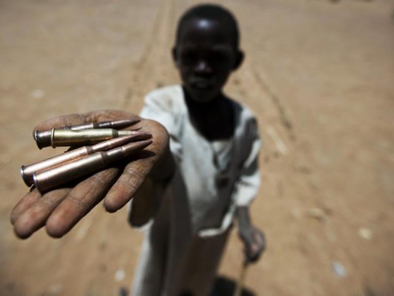 Save the children: 300 εκατομμύρια παιδιά διατρέχουν κίνδυνο να στρατολογηθούν