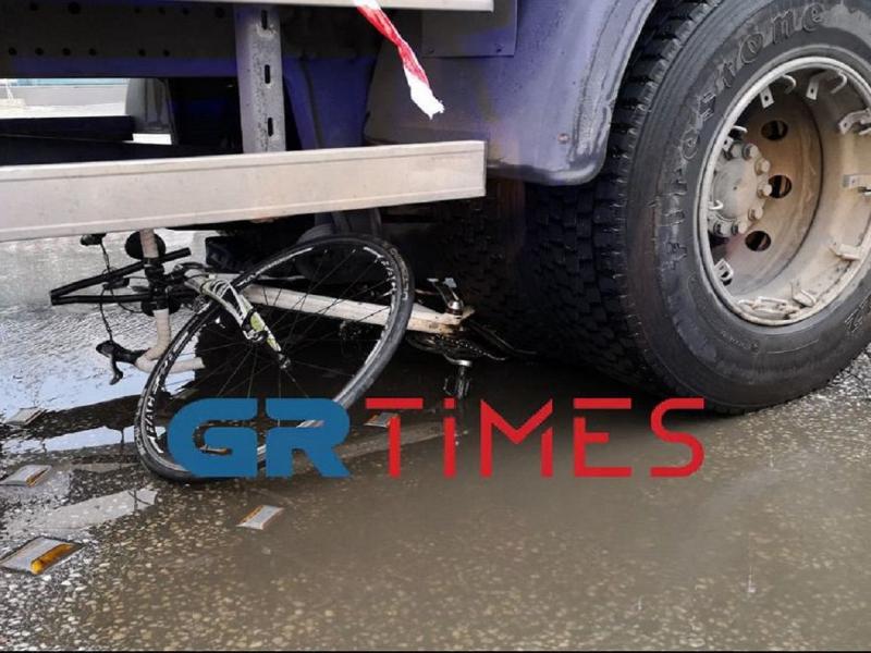 Τραγωδία στη Θεσσαλονίκη: Νεκρή ποδηλάτισσα που παρασύρθηκε από φορτηγό