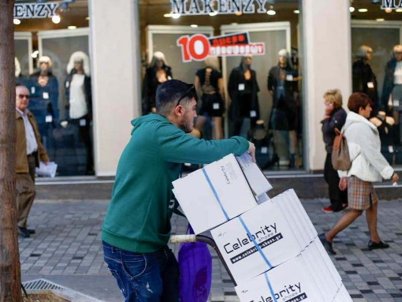 Εορταστικό ωράριο εργασίας κόλαση για χιλιάδες εργαζομένους!