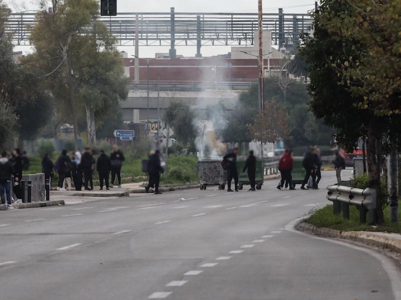 Αναστάτωση έξω από ΕΠΑΛ στο Αιγάλεω