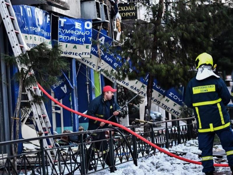 Συγγρού, έκρηξη, πυροσβέστες, διάσωση, κατάσβεση πυρκαγιάς, χιόνια, κάγκελα