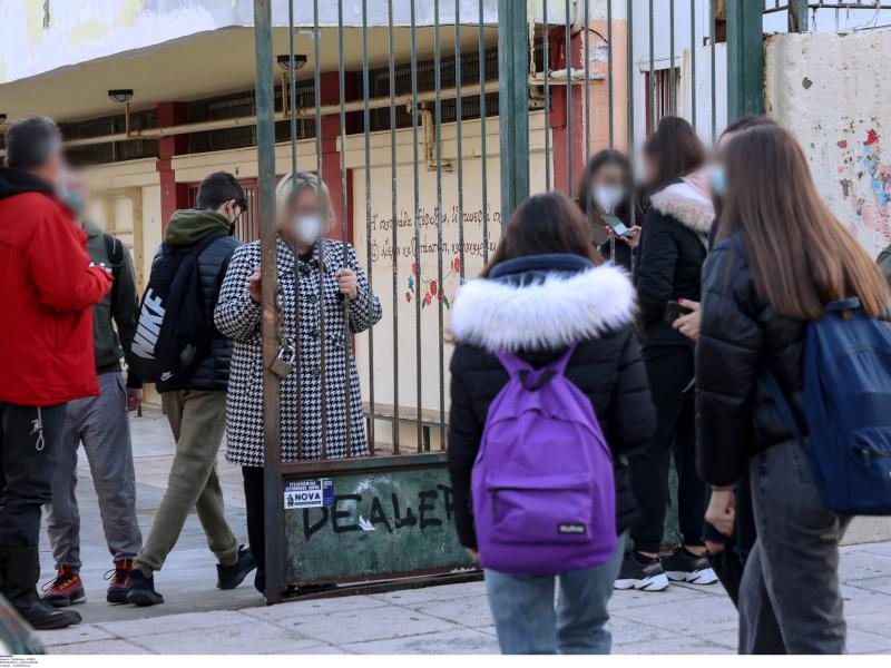 Οικονόμου: Ανοιχτό το ενδεχόμενο για επέκταση της αργίας και κλείσιμο των σχολείων και αύριο 