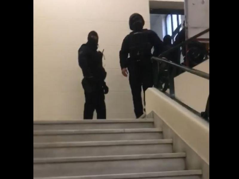 ΑΣΟΕΕ: Εισβολή της αστυνομίας και προσαγωγές καταγγέλλουν φοιτητές (Vid)